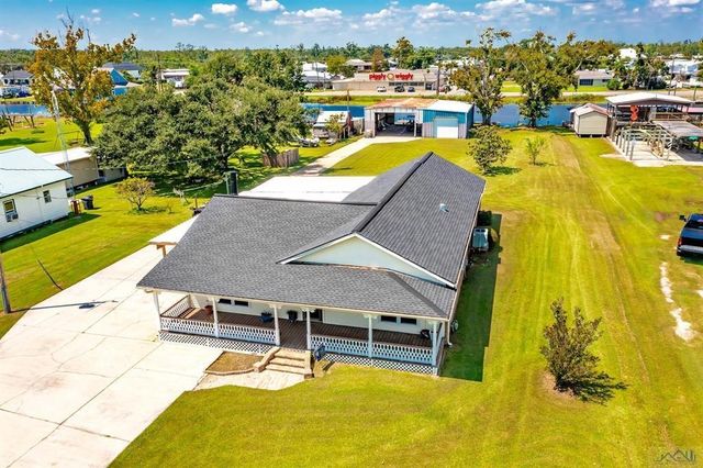 5256 Bayouside Dr, Chauvin, LA 70344