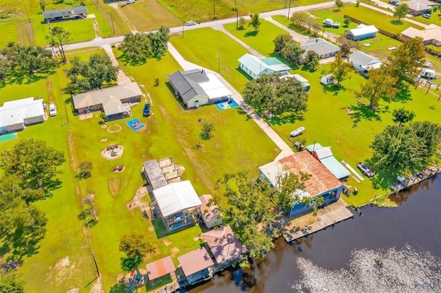 5256 Bayouside Dr, Chauvin, LA 70344