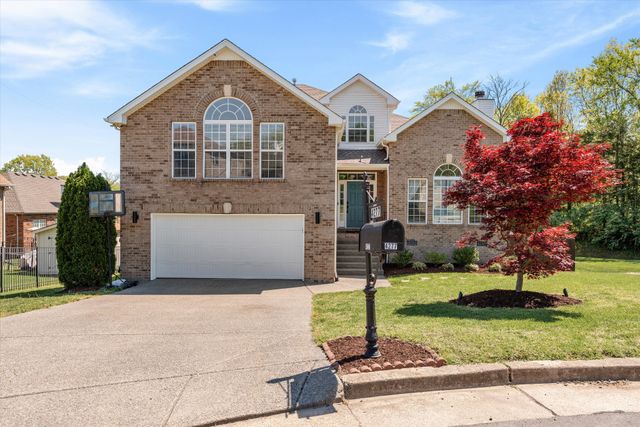 4277 October Woods Dr, Antioch, TN 37013