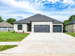 2829 MISTY FLOWER DR, Columbia, MO 65203