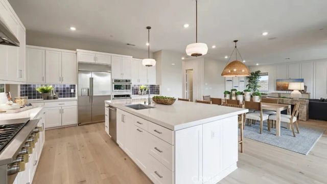 24325 Camino Oceano, Valencia, CA 91354