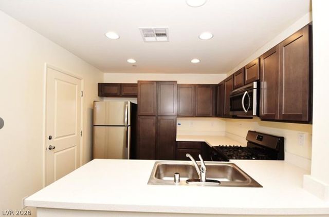 4135 Chamisa Cove Street, Las Vegas, NV 89115