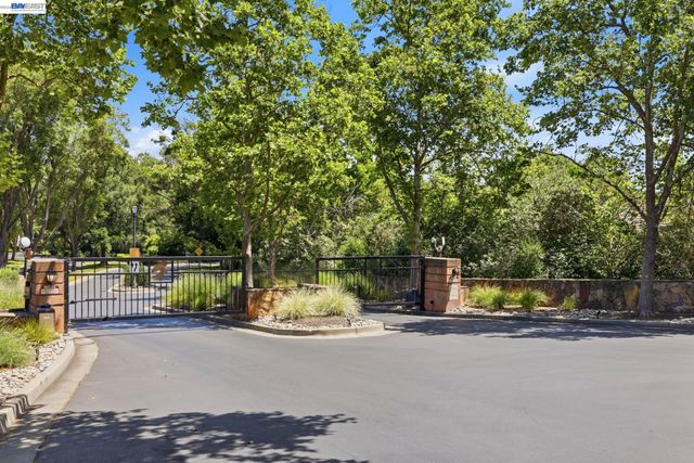 7961 Kemper Ct, Pleasanton, CA 94588