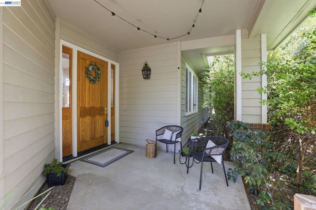 7961 Kemper Ct, Pleasanton, CA 94588