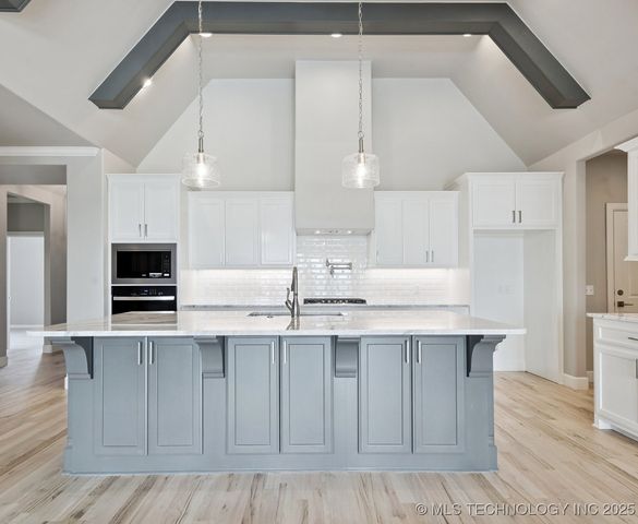 2719 W Van Buren Court, Broken Arrow, OK 74011