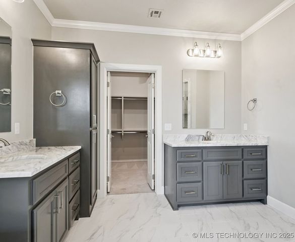 2719 W Van Buren Court, Broken Arrow, OK 74011