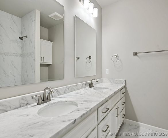 2719 W Van Buren Court, Broken Arrow, OK 74011