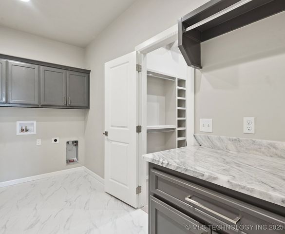 2719 W Van Buren Court, Broken Arrow, OK 74011