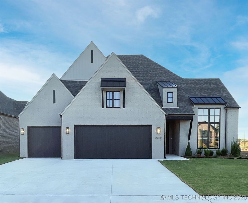 2719 W Van Buren Court, Broken Arrow, OK 74011