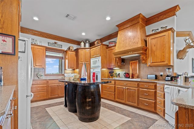 10738 Cemetery Road, Marietta, OK 73448