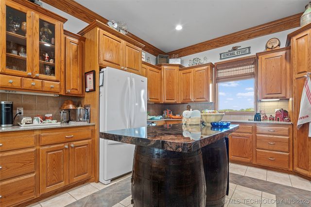 10738 Cemetery Road, Marietta, OK 73448