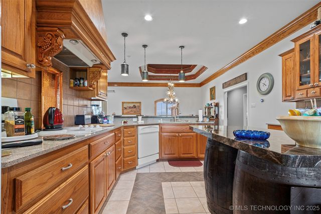 10738 Cemetery Road, Marietta, OK 73448