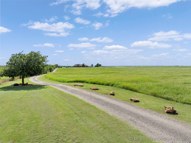 10738 Cemetery Road, Marietta, OK 73448