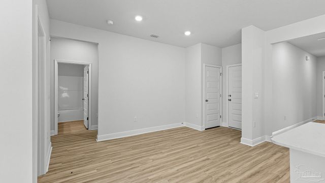 2010 Wiregrass St, Navarre, FL 32566