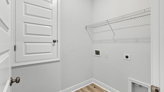 2010 Wiregrass St, Navarre, FL 32566