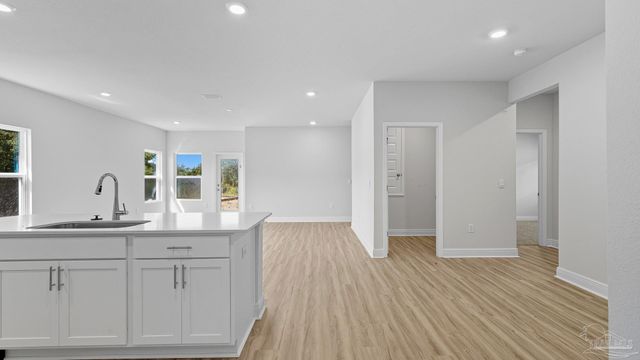 2010 Wiregrass St, Navarre, FL 32566