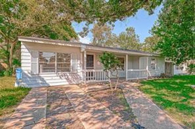 1506 1st Avenue N, Texas City, TX 77590