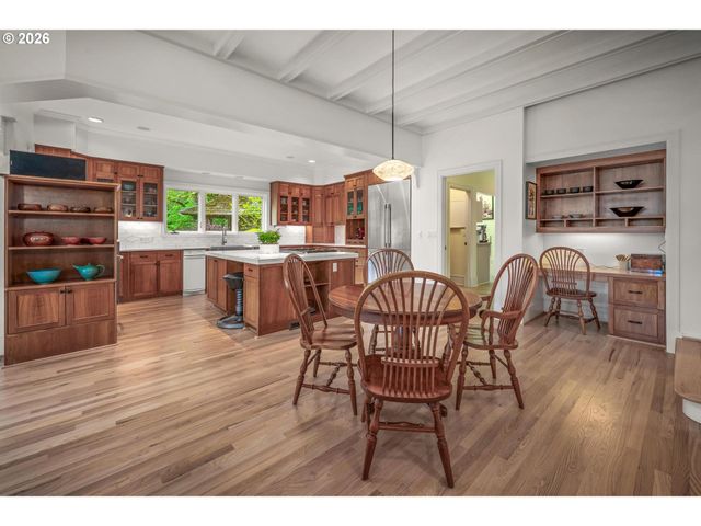 10007 Nw THOMPSON Rd, Portland, OR 97229