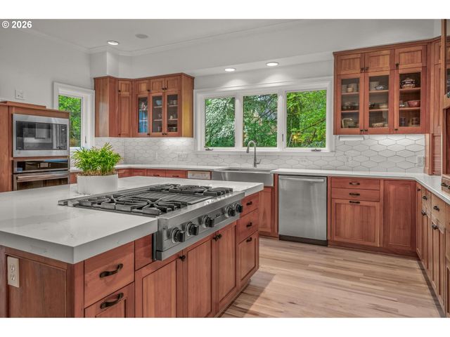 10007 Nw THOMPSON Rd, Portland, OR 97229