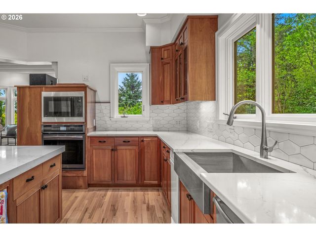 10007 Nw THOMPSON Rd, Portland, OR 97229