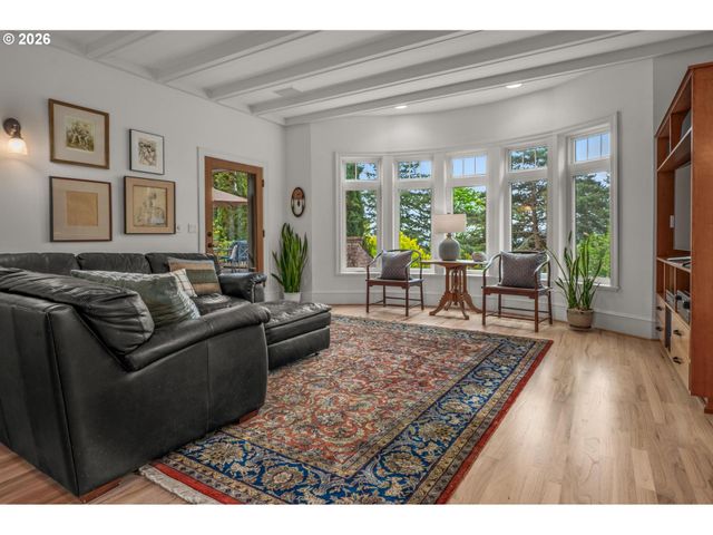 10007 Nw THOMPSON Rd, Portland, OR 97229