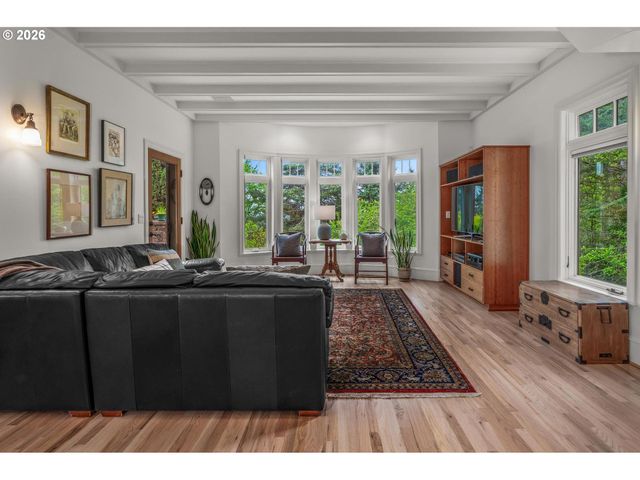 10007 Nw THOMPSON Rd, Portland, OR 97229