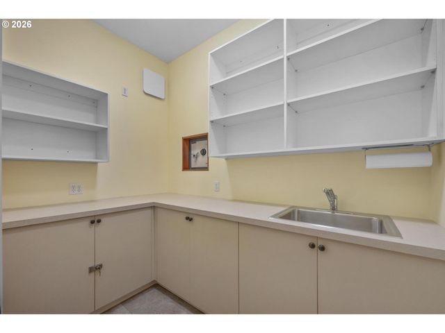 10007 Nw THOMPSON Rd, Portland, OR 97229