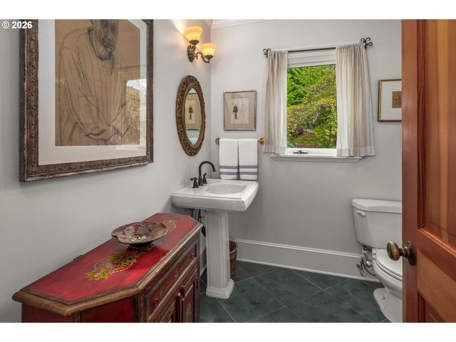 10007 Nw THOMPSON Rd, Portland, OR 97229