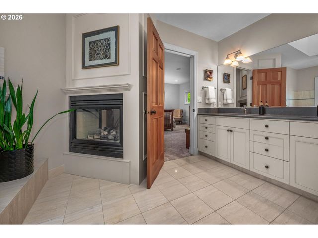 10007 Nw THOMPSON Rd, Portland, OR 97229