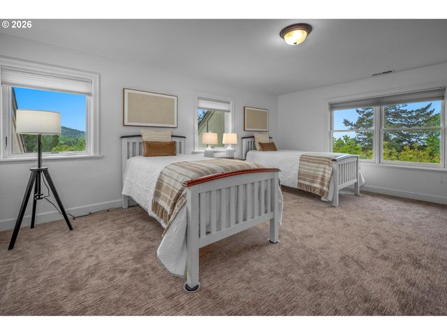 10007 Nw THOMPSON Rd, Portland, OR 97229