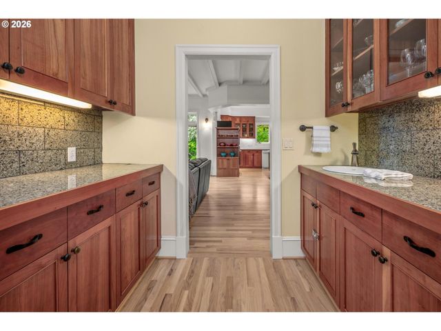 10007 Nw THOMPSON Rd, Portland, OR 97229