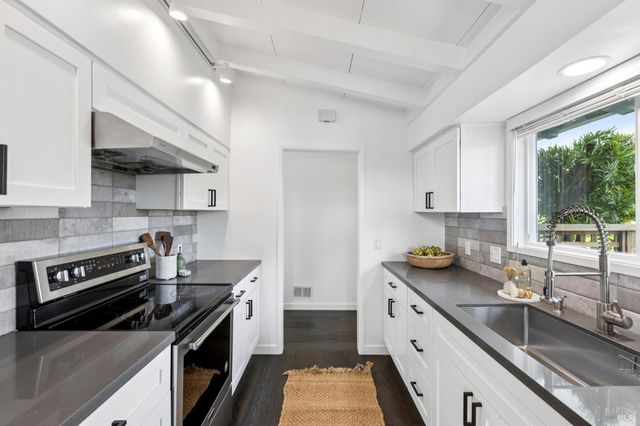 24 Porto Bello Dr, San Rafael, CA 94901