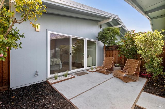 24 Porto Bello Dr, San Rafael, CA 94901