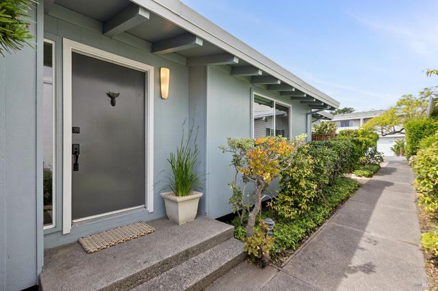 24 Porto Bello Dr, San Rafael, CA 94901