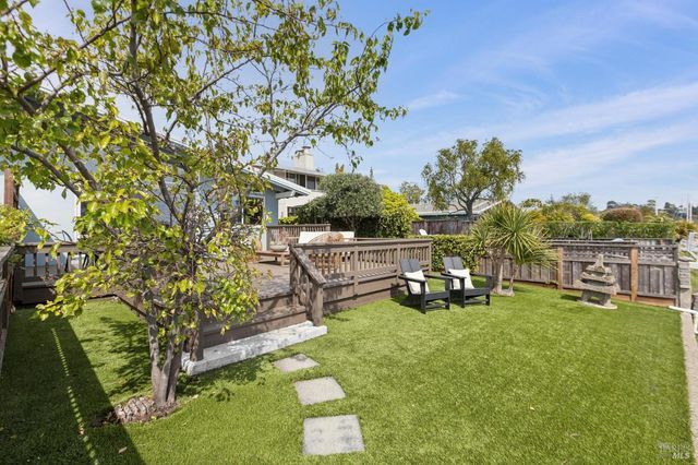 24 Porto Bello Dr, San Rafael, CA 94901