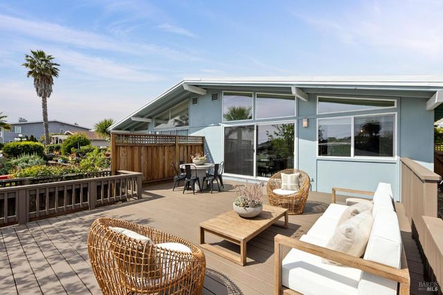 24 Porto Bello Dr, San Rafael, CA 94901