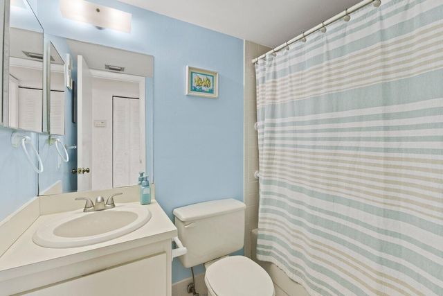 2106 S CYPRESS BEND Drive 506, Pompano Beach, FL 33069