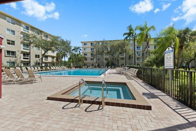 2106 S CYPRESS BEND Drive 506, Pompano Beach, FL 33069