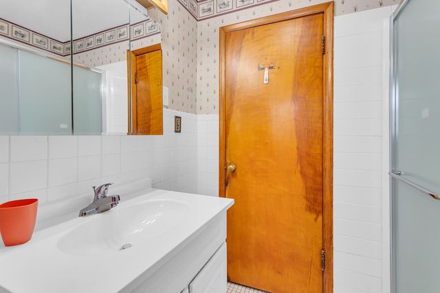 352 Jefferson Drive, Michigan Center, MI 49254