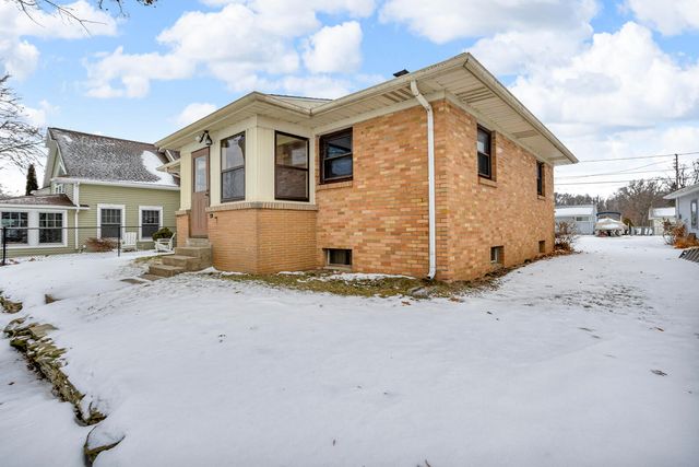 352 Jefferson Drive, Michigan Center, MI 49254