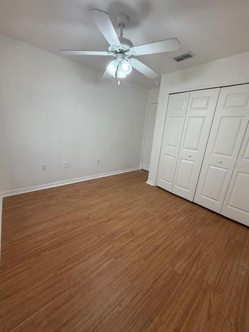 618 MEADOW PARK DR, Minneola, FL 34715
