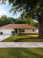 618 MEADOW PARK DR, Minneola, FL 34715