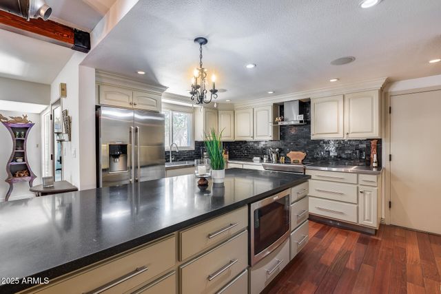 4242 N 44TH Street, Phoenix, AZ 85018