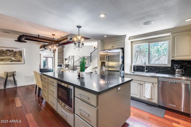 4242 N 44TH Street, Phoenix, AZ 85018