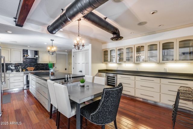 4242 N 44TH Street, Phoenix, AZ 85018