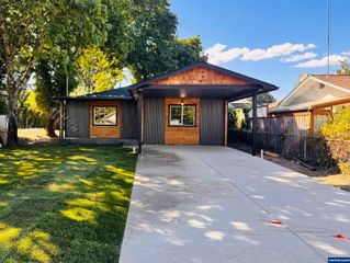 527 22nd St NE, Salem, OR 97301