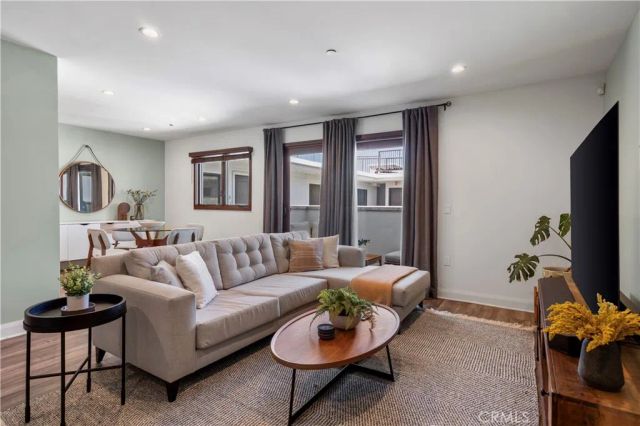 853 S Lucerne 306, Los Angeles, CA 90005