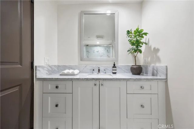 853 S Lucerne 306, Los Angeles, CA 90005