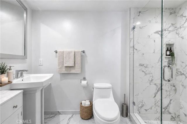 853 S Lucerne 306, Los Angeles, CA 90005