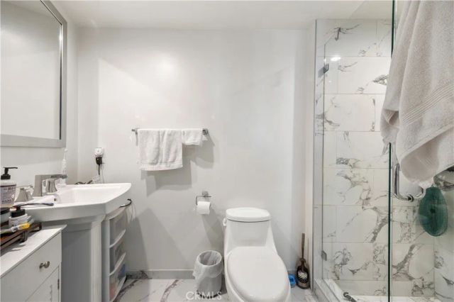 853 S Lucerne 306, Los Angeles, CA 90005
